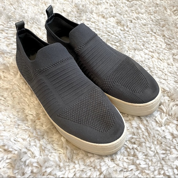 Platform J Slides - Picture 2 of 4